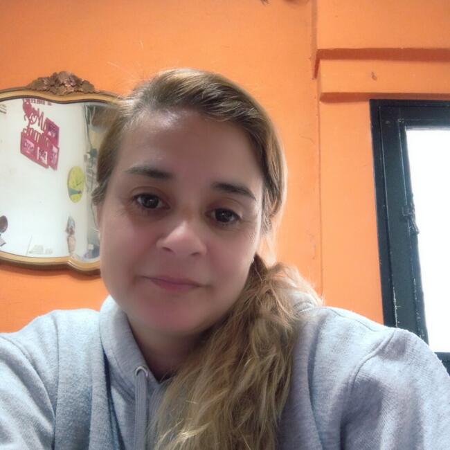 Babysitter in Pilar: Adriana
