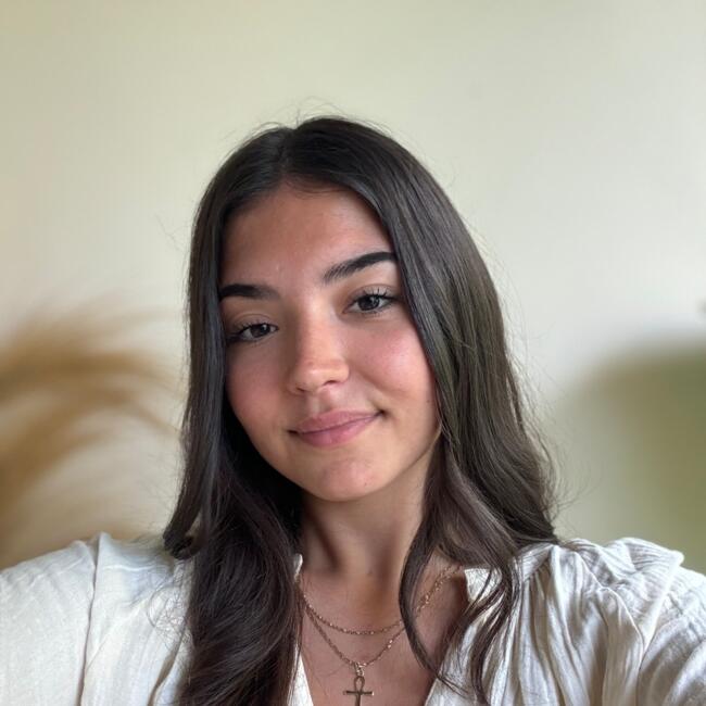 Babysitter in Bordeaux: Lola