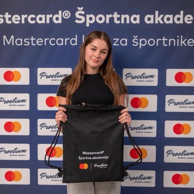 Varuška v Mekotnjak: Neja