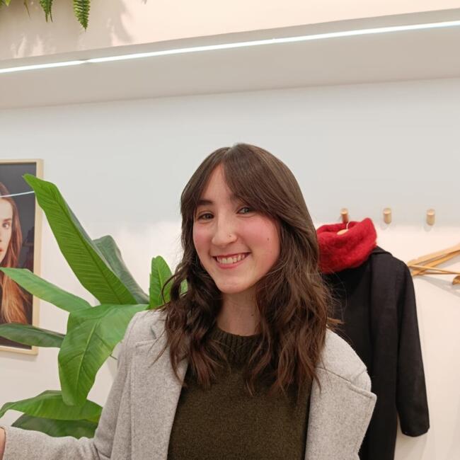 Canguro en Torrelavega: Ángela