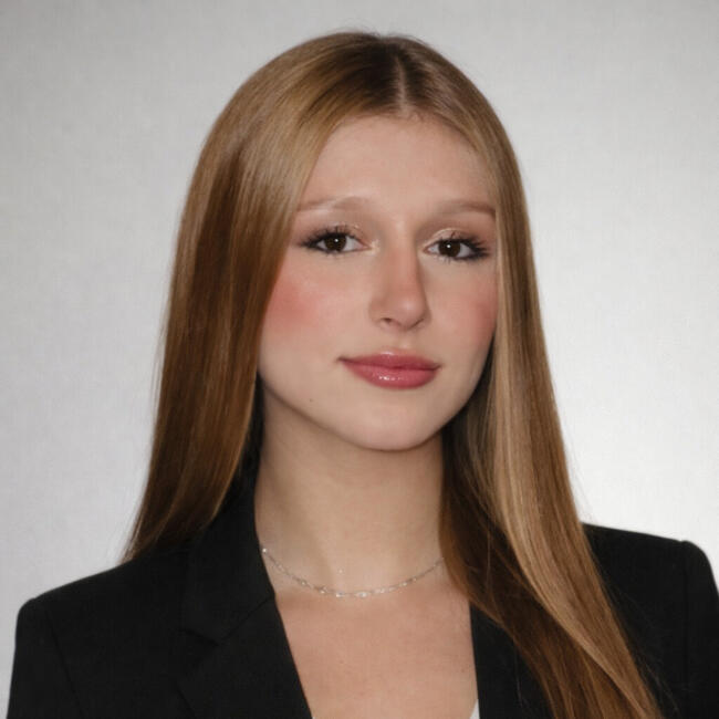 Babysitter in Maringá: Natália