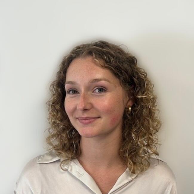 Babysitter in Lisieux: Laura