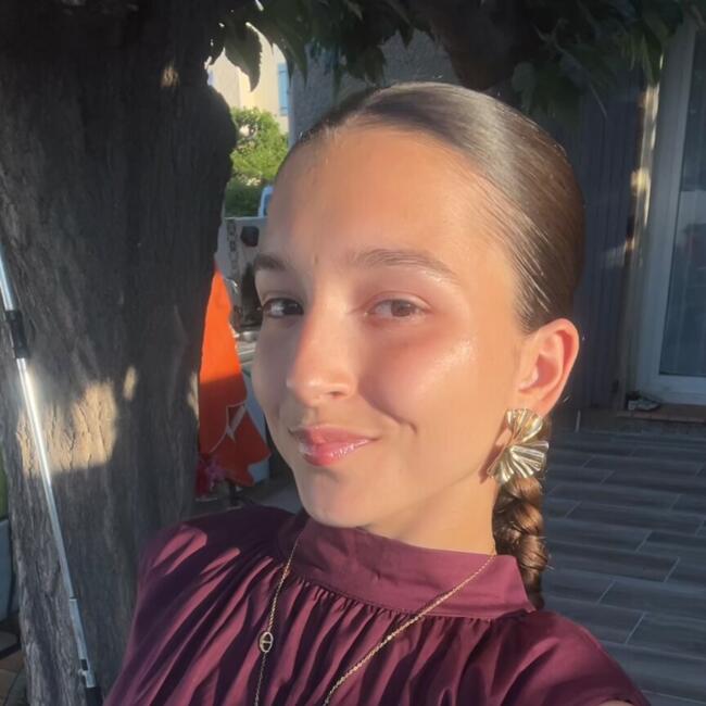 Babysitter in Vendres: Esther