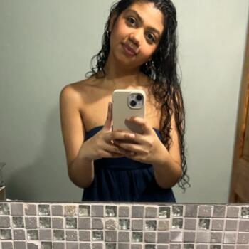 Baby-sitter in Nanaimo: Ella