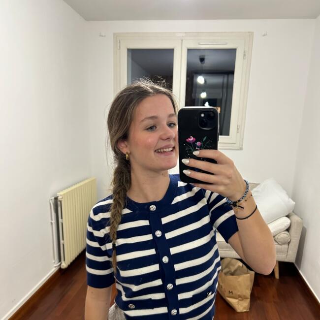 Babysitter in Saint-Brieuc: Adélaïde