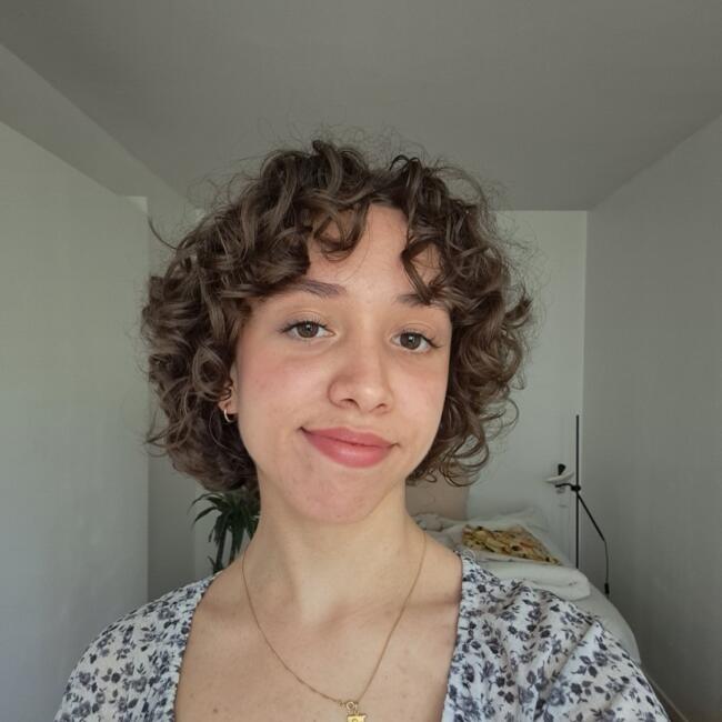Babysitter in Paris: Noémie