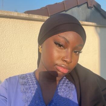 Babysitter in Villeneuve-le-Roi: Amie