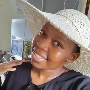 Babysitter in Plettenberg Bay: Yonela