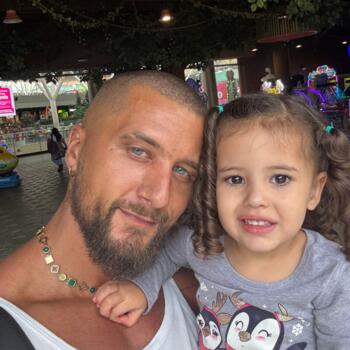 Babysitting job in Itagüí: babysitting job Rod