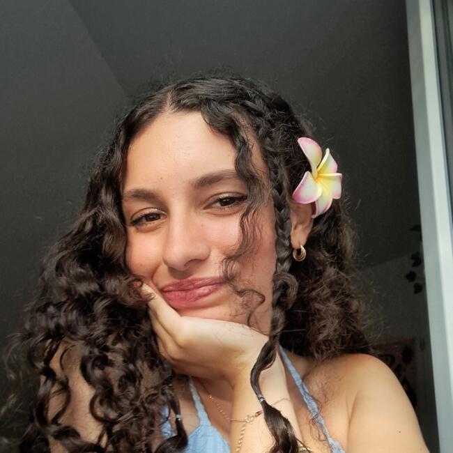 Babysitter in Louviers: Elana