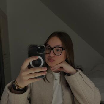 Babysitter in Gièvres: Leane