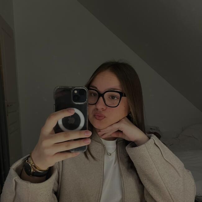 Babysitter in Gièvres: Leane