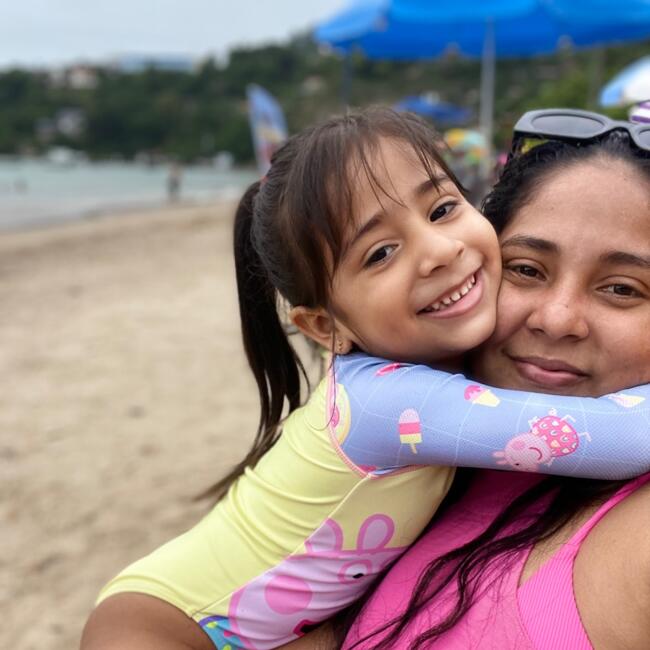 Emprego de babá em Palhoça: Neysangela