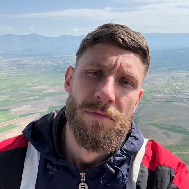 Job de garde d'enfants à Hermes: Eymerick