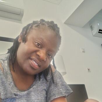 Babysitter Doha: Getrude