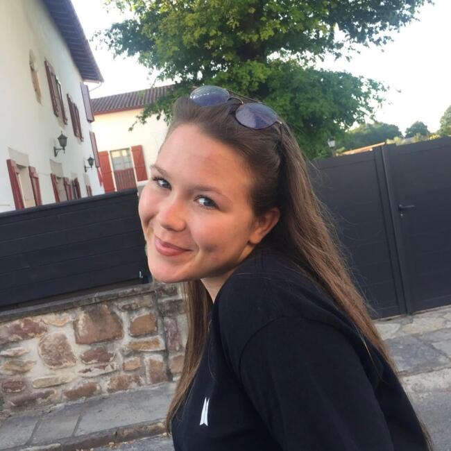 Babysitter in Villenave-d'Ornon: Alix