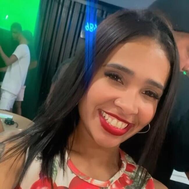 Babá em Queimados: Larissa