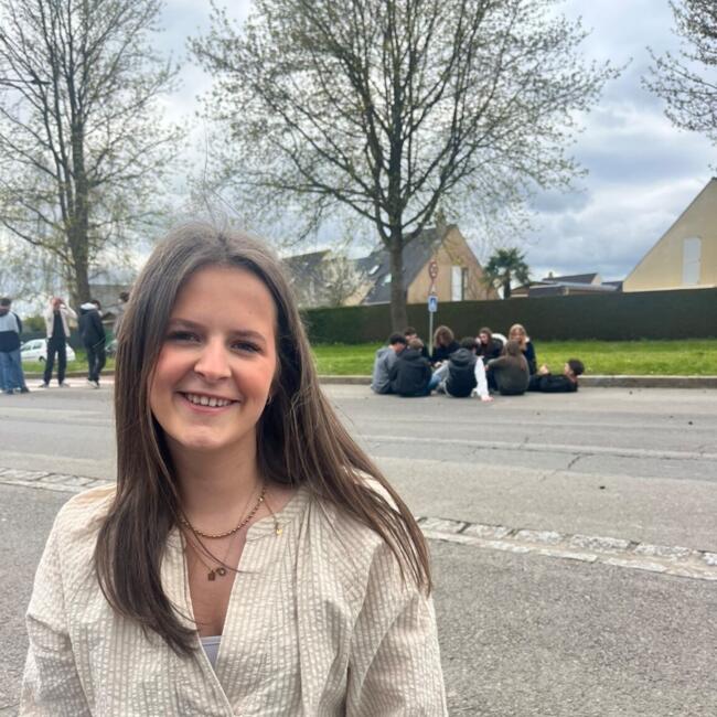 Babysitter in Pleumeleuc: Manon