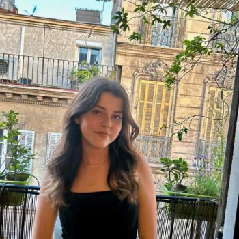 Babysitter in Marseille: Lally