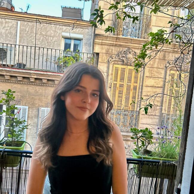 Babysitter in Marseille: Lally