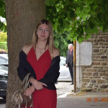 Babysitter in Florenville: Marie
