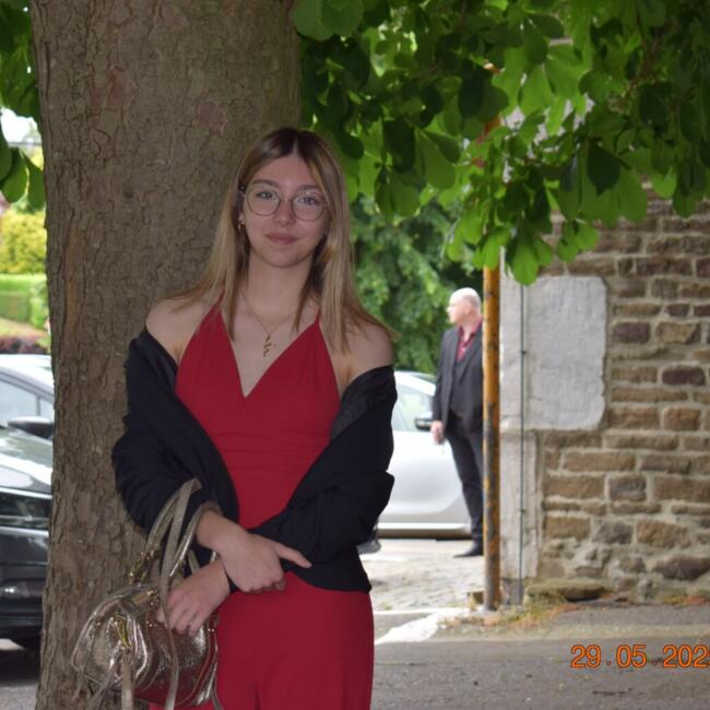 Babysitter in Florenville: Marie