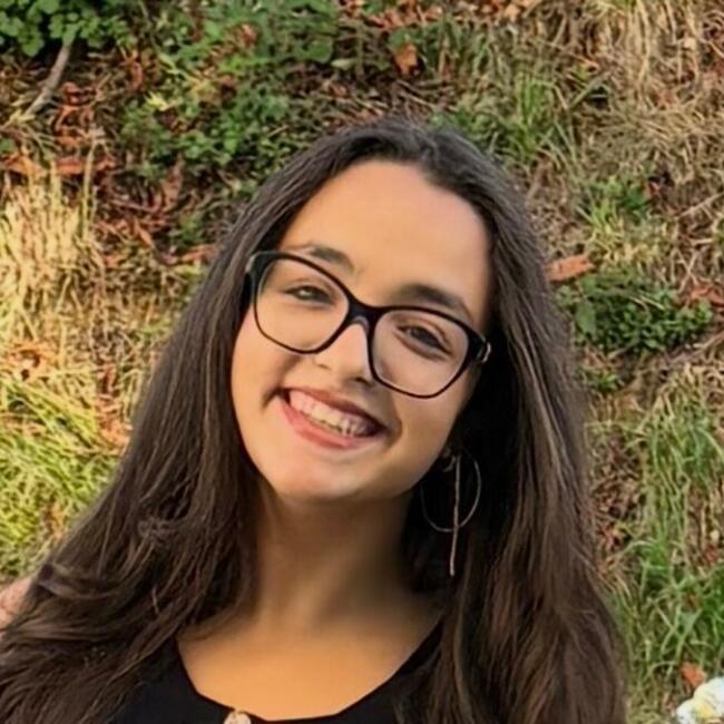 Babysitter in Le Chambon-Feugerolles: Celia