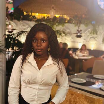 Babysitter in Casablanca: Divine