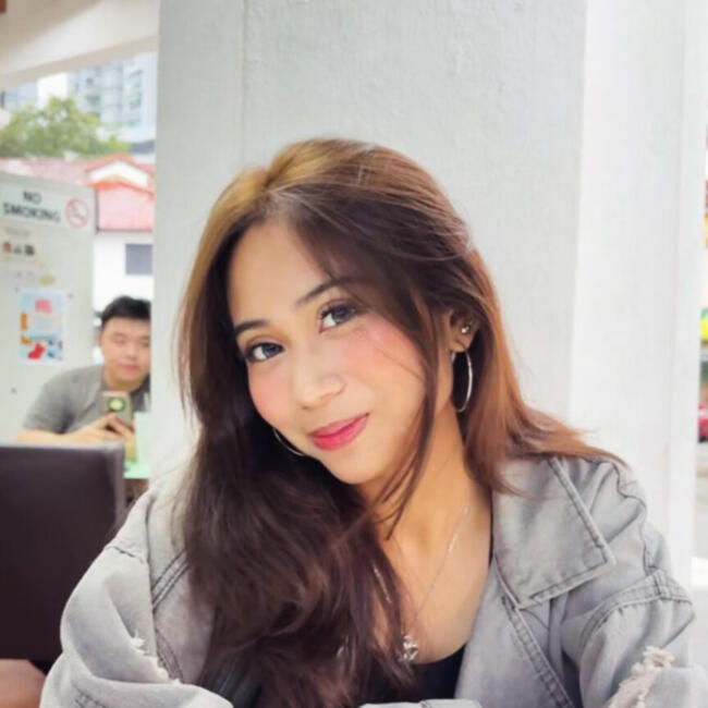 Babysitter in Singapore: Farah