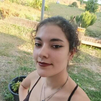 Babysitter in Mondeville: Marie