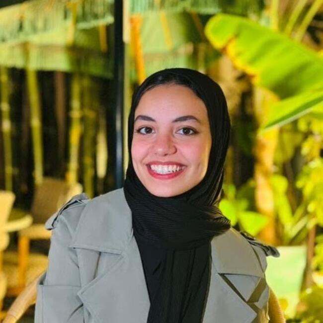 جليسة أطفال في رباط: Aya