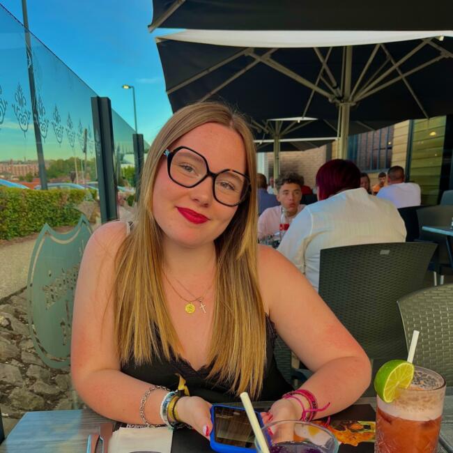 Babysitter in Éleu-dit-Leauwette: Lily