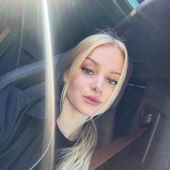 Babysitter in Almada: Sofiia