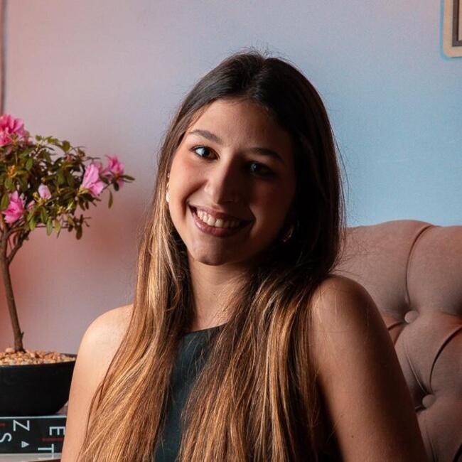 Babysitter in Pelotas: Lívia
