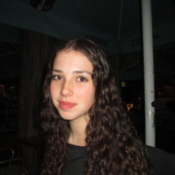 Babysitter in Neubois: Leane