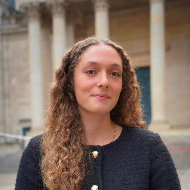 Babysitter in Paris: Jeanne