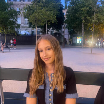 Babysitter in Saint-Nom-la-Bretêche: Gabrielle