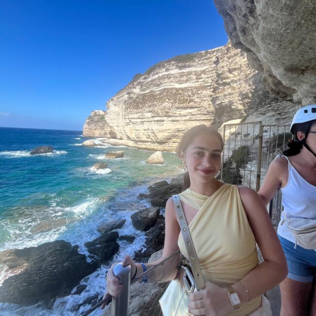 Babysitter in Villemoustaussou: Alyssa