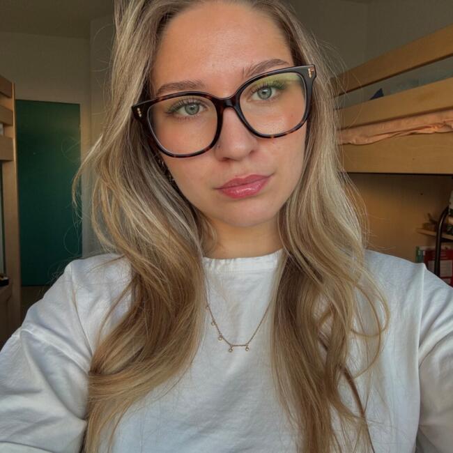 Babysitter in Domme: Elena