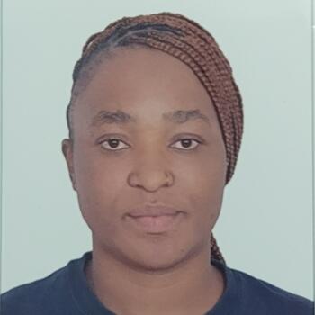 جليسة أطفال أبوظبي: Jesinta