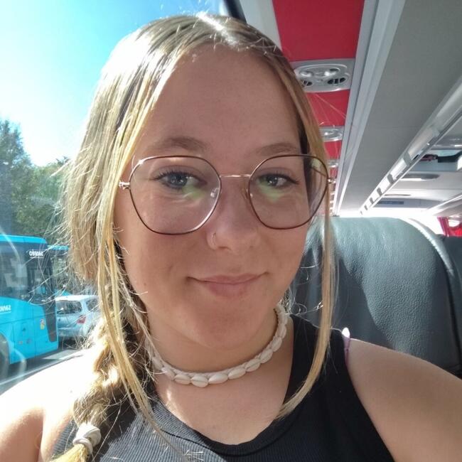 Babysitter in Llupia: Maely