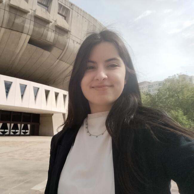 Babysitter in The Hague: Íris Lua