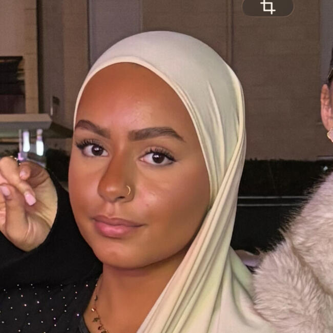 Babysitter in Les Clayes-sous-Bois: Asma