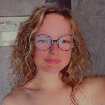 Babysitter in Lamarche: Chloe
