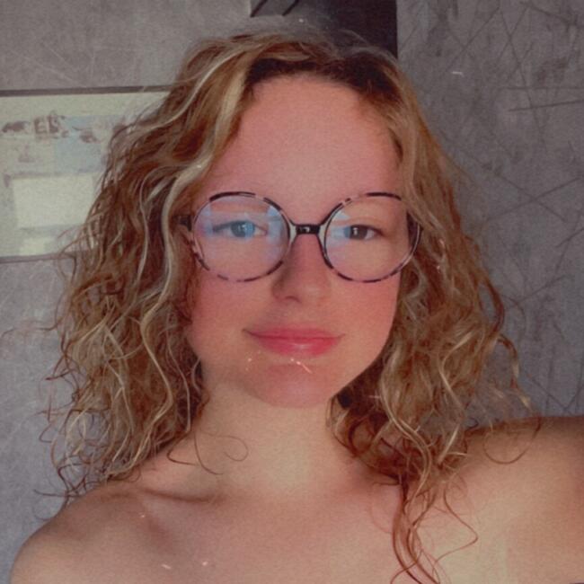 Babysitter in Lamarche: Chloe