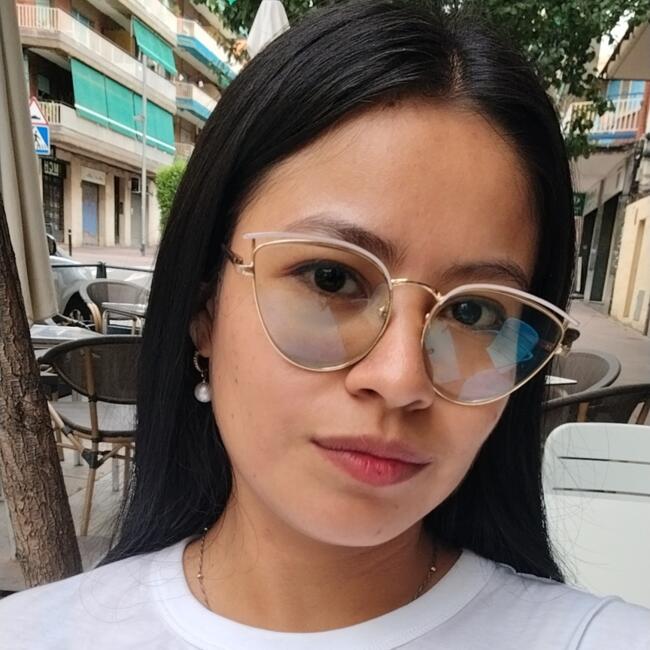 Babysitter in Barcelona: Vicky Julieth