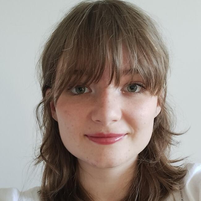 Babysitter in Levallois-Perret: Justine
