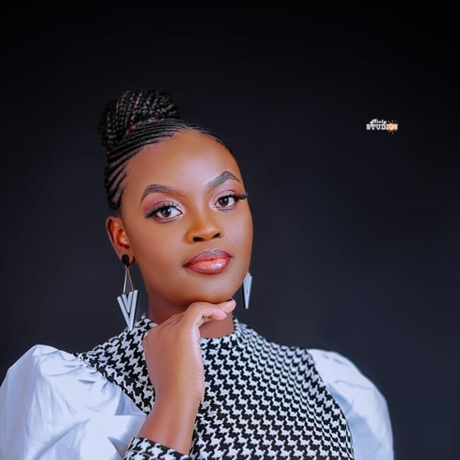 جليسة أطفال في الرياض: Esther