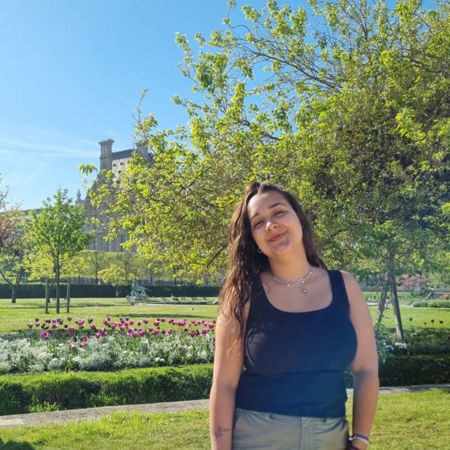 Babysitter in Champs-sur-Marne: Lili