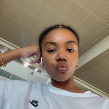 Babysitter in Champigny-sur-Marne: Nour